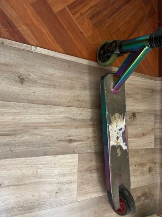 Patinete freestyle arcoíris