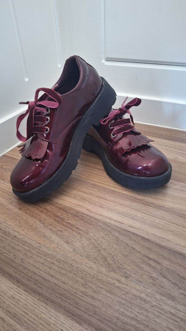 Zapatos Pablosky niña burdeos charol