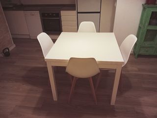 Mesa y 4 Sillas Comedor