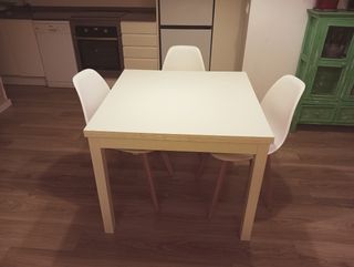 Mesa y 4 Sillas Comedor