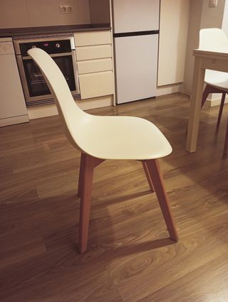 Mesa y 4 Sillas Comedor