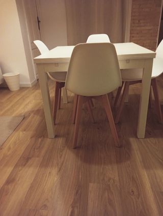 Mesa y 4 Sillas Comedor
