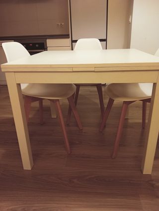 Mesa y 4 Sillas Comedor