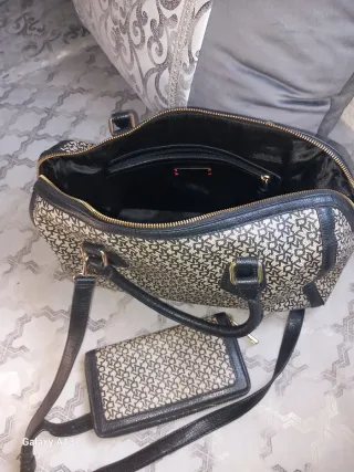 Bolso DKNY con monedero a juego