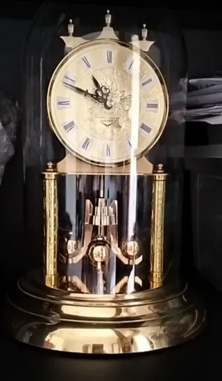 Orologio da tavolo a torsione