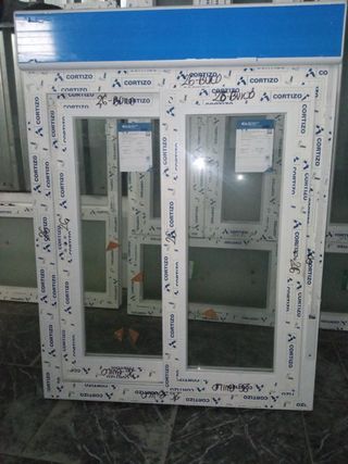 Ventana corredera PVC Cortizo con persiana.