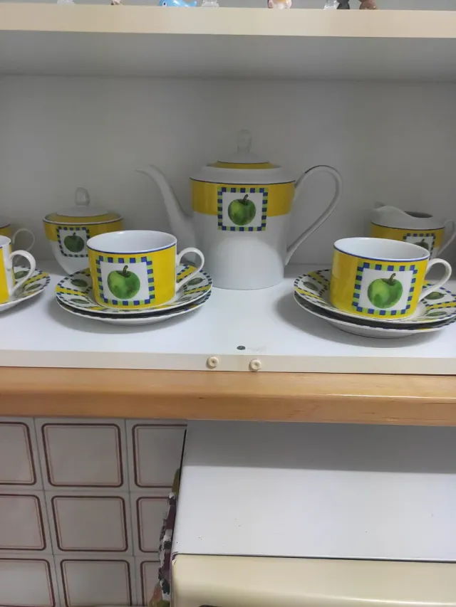 Juego de café porcelana con manzanas