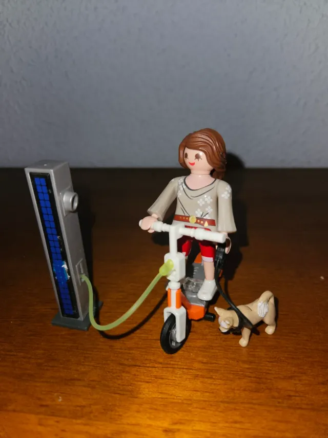 Patinete Playmobil con figura y perro