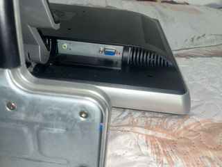 Monitor HP Negro y Plateado 19 pulgadas 