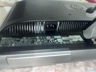 Monitor HP Negro y Plateado 19 pulgadas 