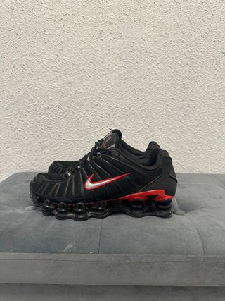 Zapatillas Nike Shox Negras y Rojas