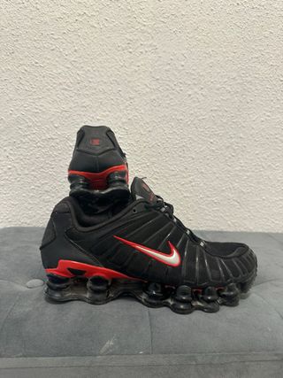 Zapatillas Nike Shox Negras y Rojas