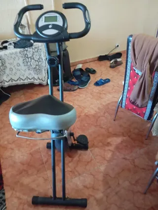 Bicicleta estática con pantalla