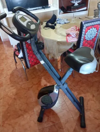 Bicicleta estática con pantalla