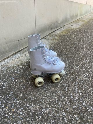 Patines blancos para niña
Talla 33-34