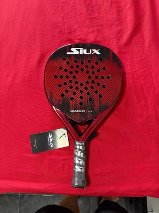 Pala Padel Siux Diablo GO 4 Roja 2025 + gorra siux