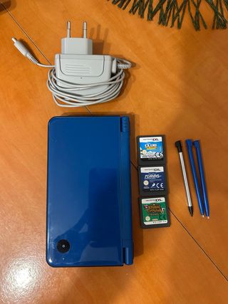Nintendo DS XL Azul + Juegos y cargador.