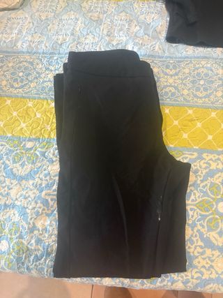 Conjunto negro Jersey cuello alto y pantalón