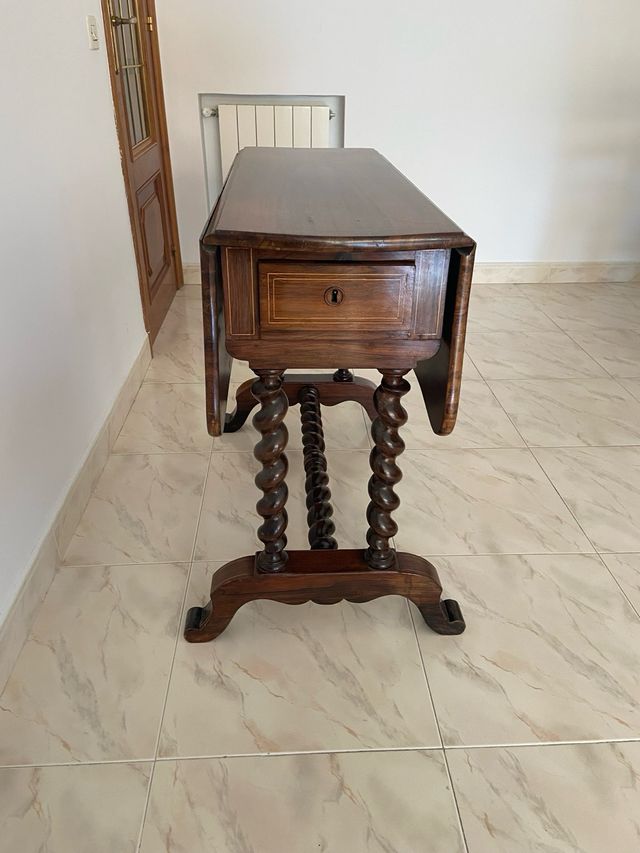 Tavolo in legno di ulivo