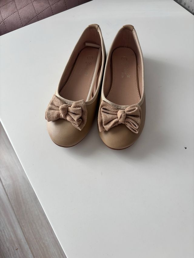 Manoletinas niña lazo beige Nmr 31