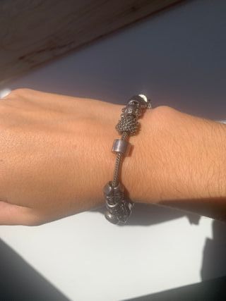 Pulsera Pandora con 12 abalorios