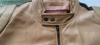 Chaqueta de piel marrón y beige