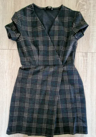 Vestido invernal corto de cuadros gris
