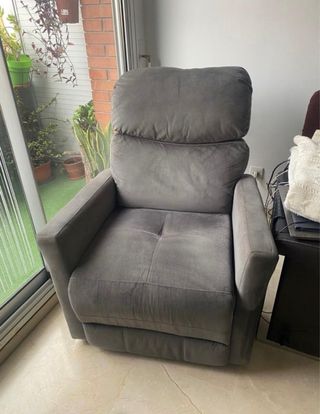 Sillón reclinable eléctrico de color gris