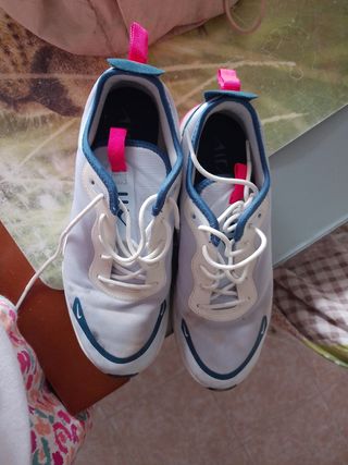 Deportivas Nike Blancas y Azules