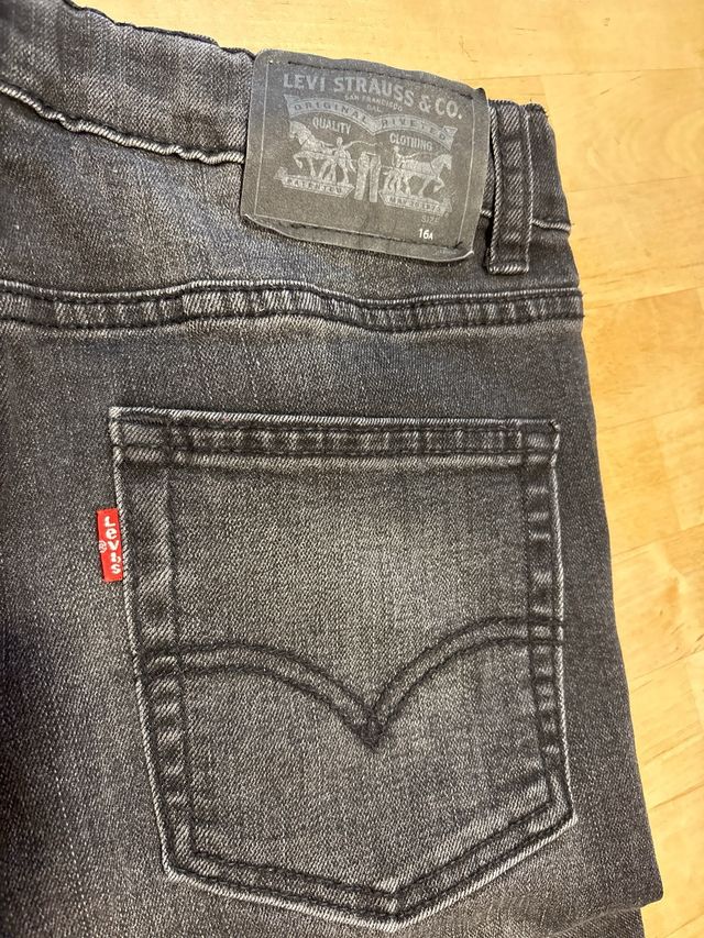 Pantalón vaquero Levi's 519 Skinny Fit 16 años