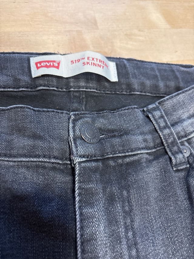 Pantalón vaquero Levi's 519 Skinny Fit 16 años
