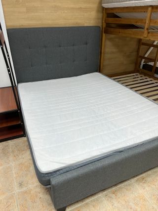 Cama Matrimonial Gris con Cabecero Capitoné