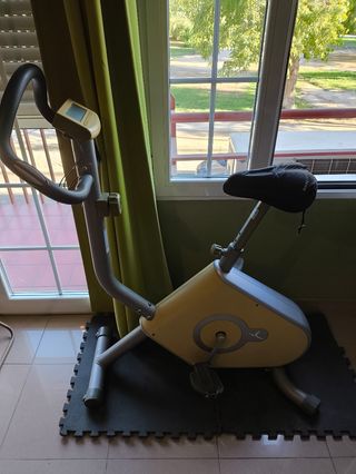 Bicicleta Estática Amarillo y Gris