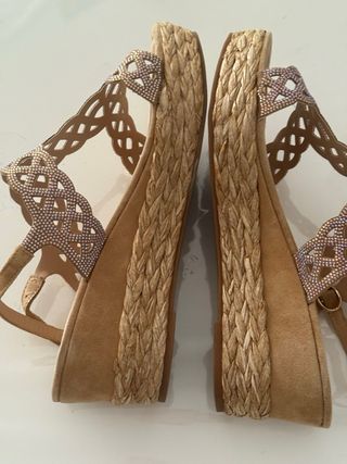 Sandalias Alma en Pena mujer beige y oro