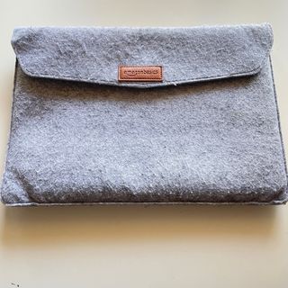 Custodia per laptop Amazon Basics grigia