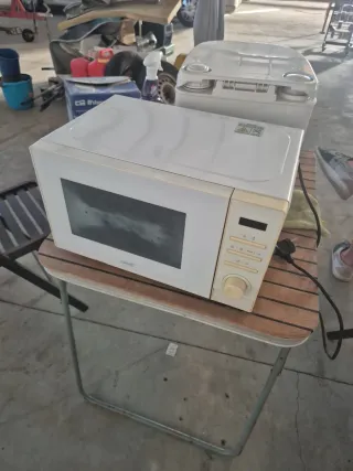 Microondas blanco