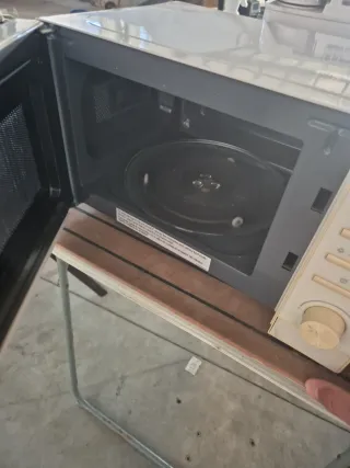 Microondas blanco