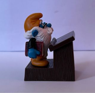 Figura Pitufo Director Colegio con Atril