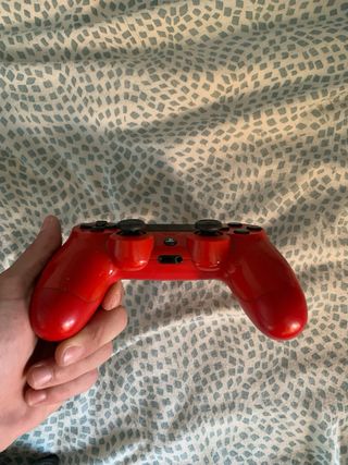 PS4 1TB + 2 Mandos + Soporte + 4 Juegos