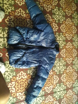 Chaqueta de plumas azul