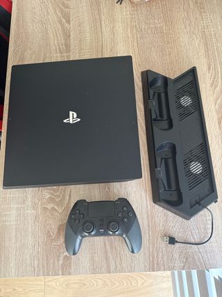 PS4 Pro Negra con mando y ventilador y dos fifas 
