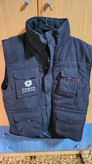 Chaleco de trabajo talla M.
Tiene algún roce.