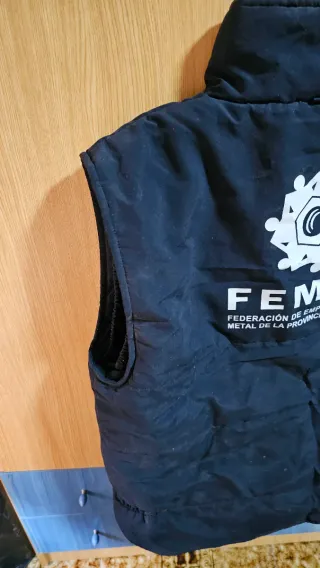 Chaleco de trabajo talla M.
Tiene algún roce.