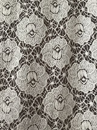 Tende bianche in pizzo