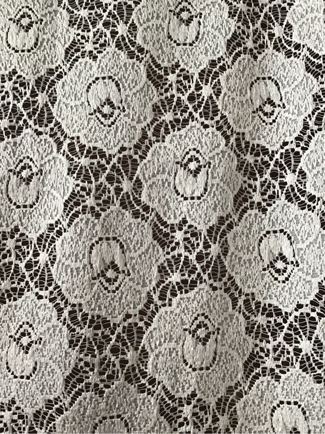 Tende bianche in pizzo