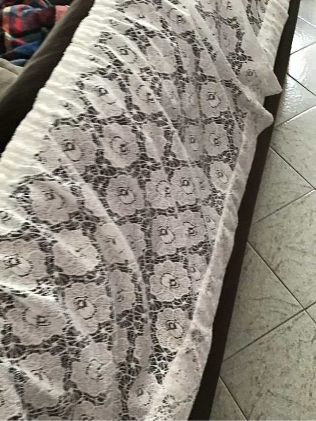 Tende bianche in pizzo