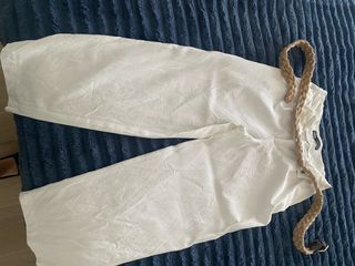 Pantalones blancos de lino