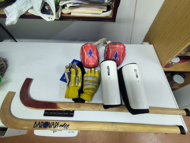 Equipación Hockey Patines. Sticks VARO BARI