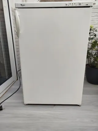 Nevera y Congelador Pequeño Blanco