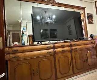 Mueble de salón con espejo